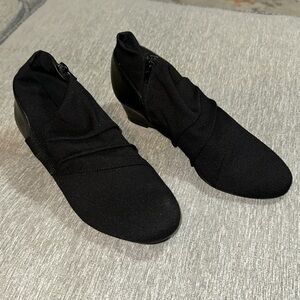 Women’s ankle booties
